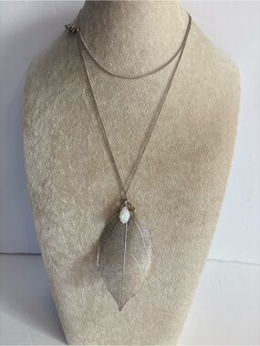 Lauren Conrad LC Leaf Pendant Necklace Silver Tone Long 30"